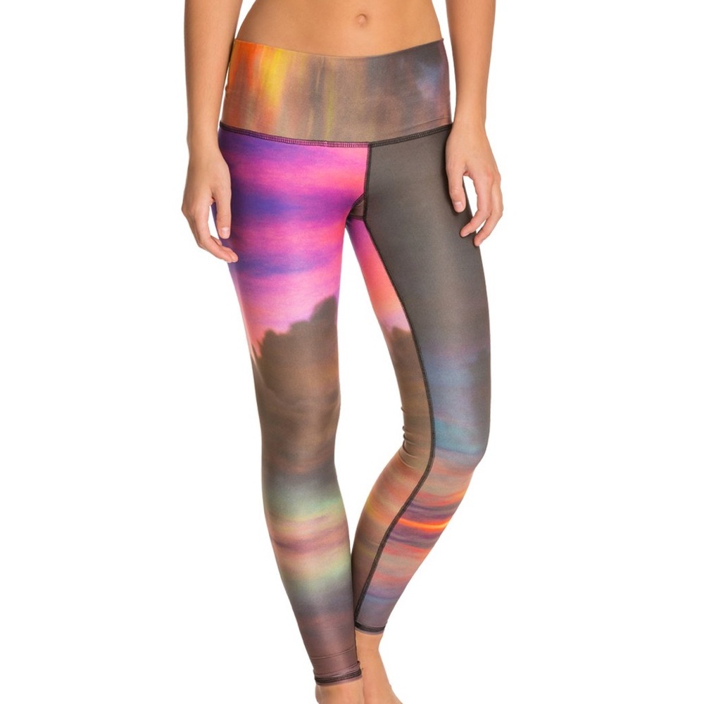 Teeki Hot Pants Cloud Sz M